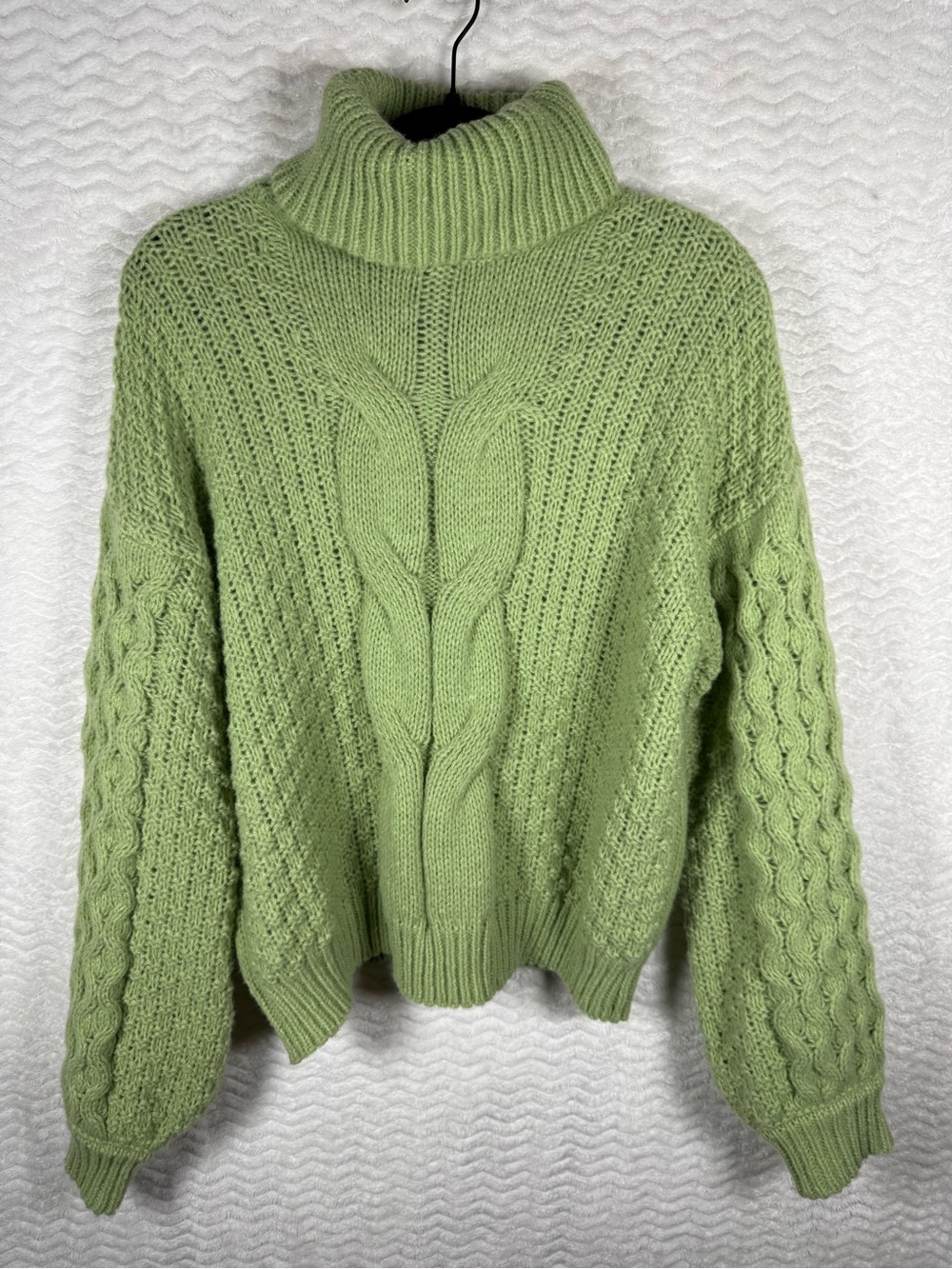 Woven Heart Light Green Chunky Cable Turtleneck Sweater. 🔥🔥